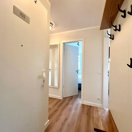 Moderne Mit 2 Schlafzimmern Und Balkon